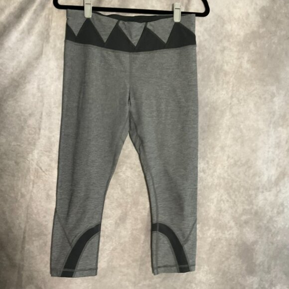 Lululemon Run Inspire Crop II All Luxtreme Pant Workout 8 - Picture 2 of 3